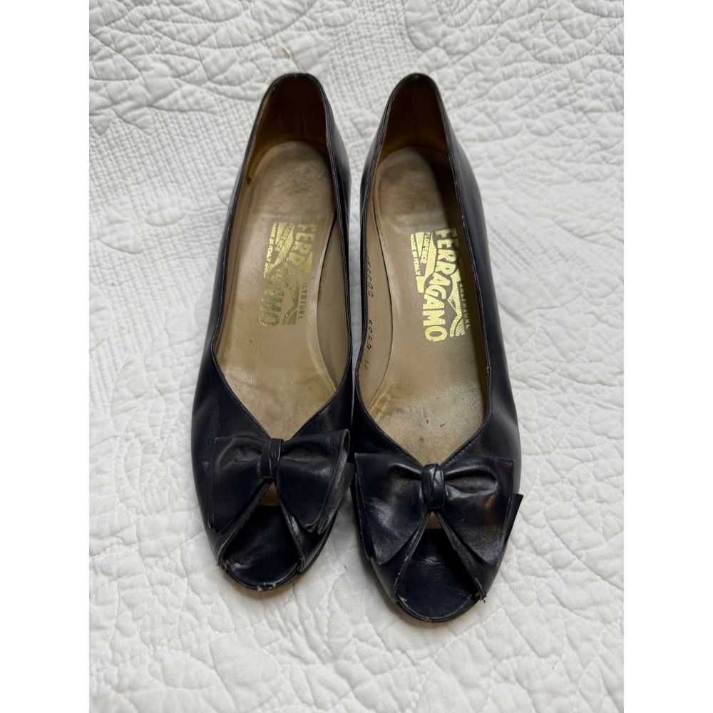 Salvatore Ferragamo Navy Leather Bow Peep Toe Low Block Heel Pumps Italy 8.5